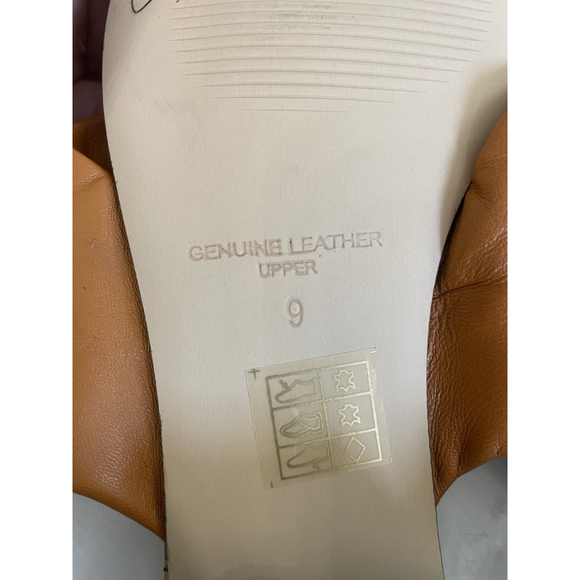 Signature By Journee Collection Mustard Yellow Leather Flip Flop Sandals Sz 9 - Picture 6 of 8